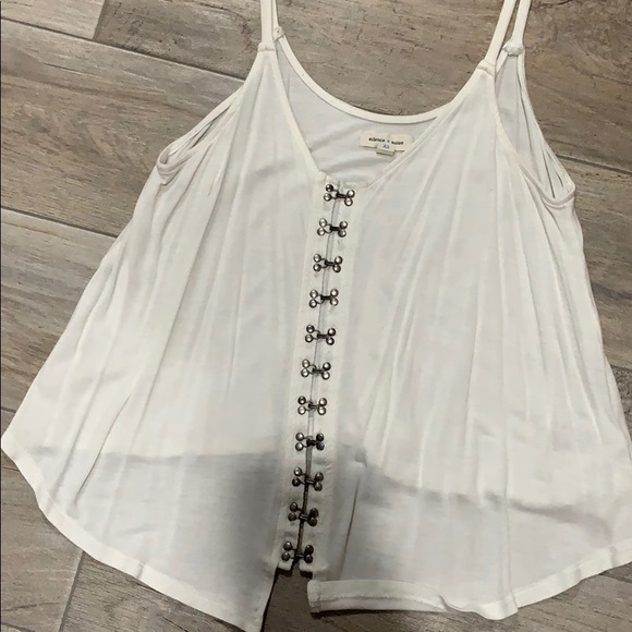 Urban Outfitters Tops - Hook eye detailed tank